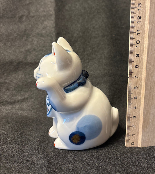 Maneki-neko Japanese lucky charm