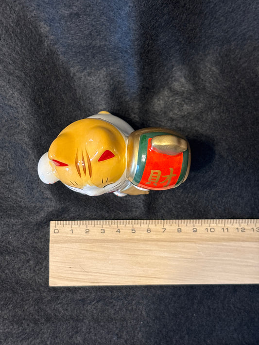 Manekineko with magic hammer