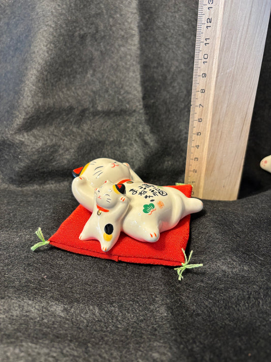 Maneki-neko happy family