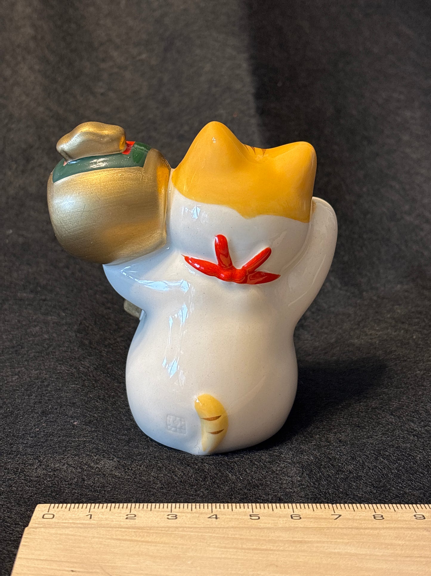 Maneki-neko avec un marteau magic – Porte-bonheur japonais traditionnel