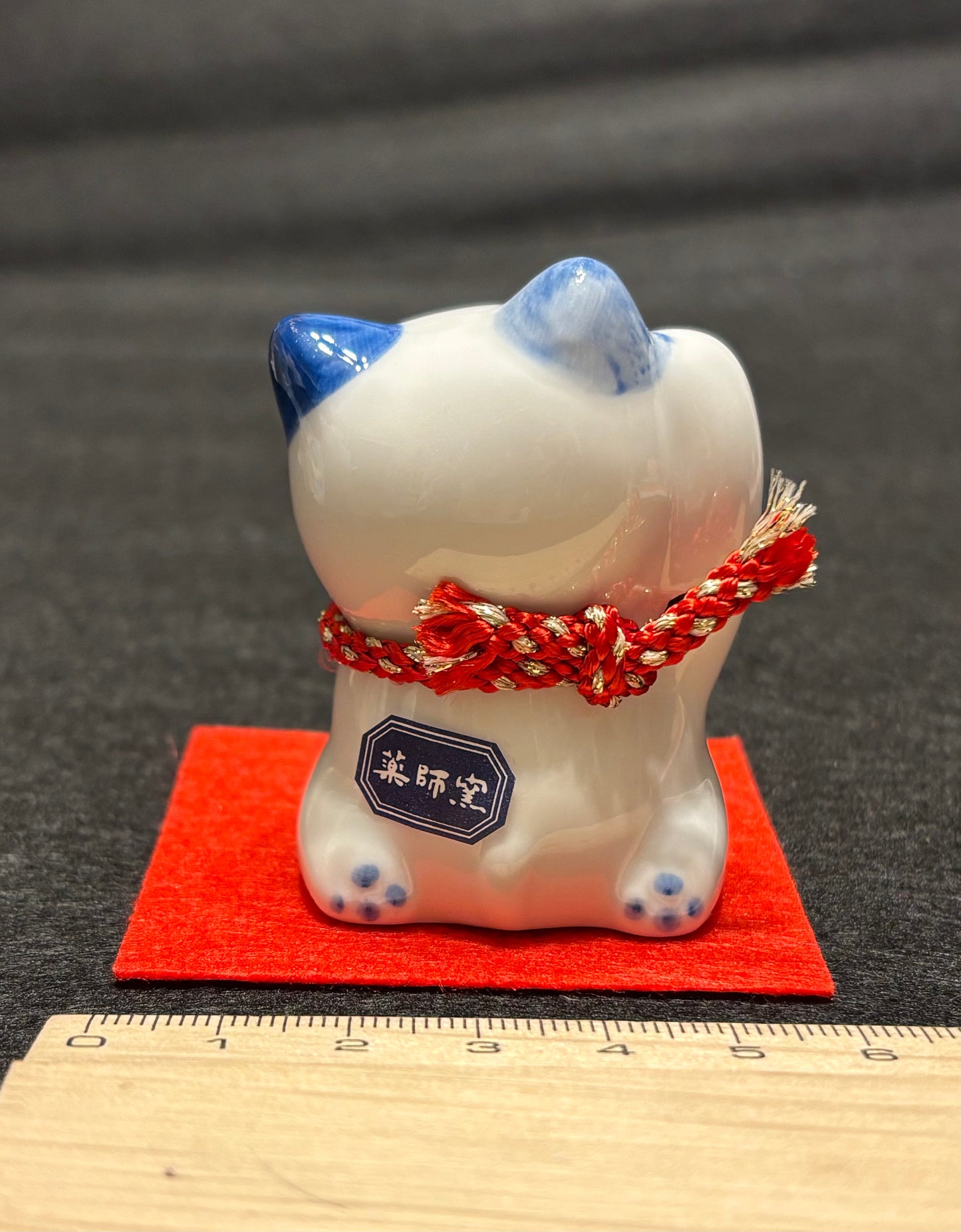 Blue and white ceramic Manekineko